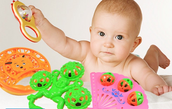 Do choi giup tre so sinh phat trien thinh giac va thi giac - Gợi ý những món đồ chơi giúp trẻ sơ sinh phát triển thính giác và thị giác