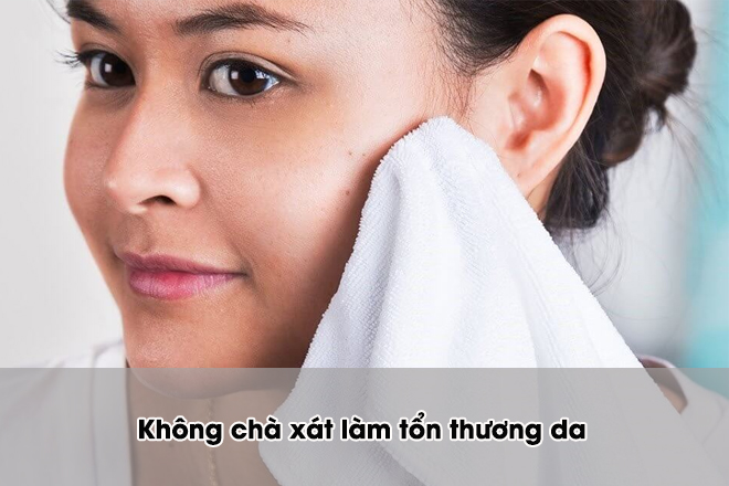 không chà xát gây tổn thương da