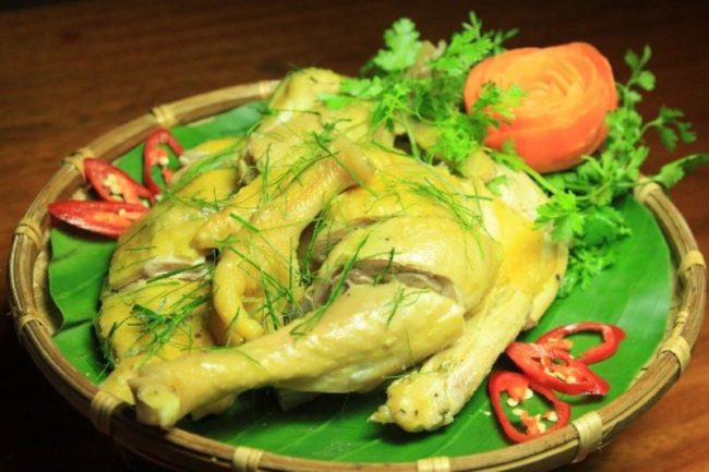 Ga hap la chanh 2 650x433 - Top 15 cách làm gà hấp chuẩn vị thơm phức, mềm thịt cả nhà đều mê