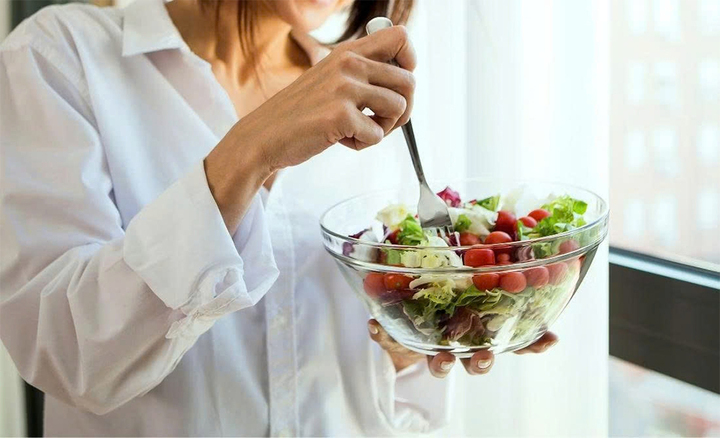 5 mẹo ăn uống giúp khuôn mặt thon gọn, rất tốt cho người béo mặt, nọng cằm